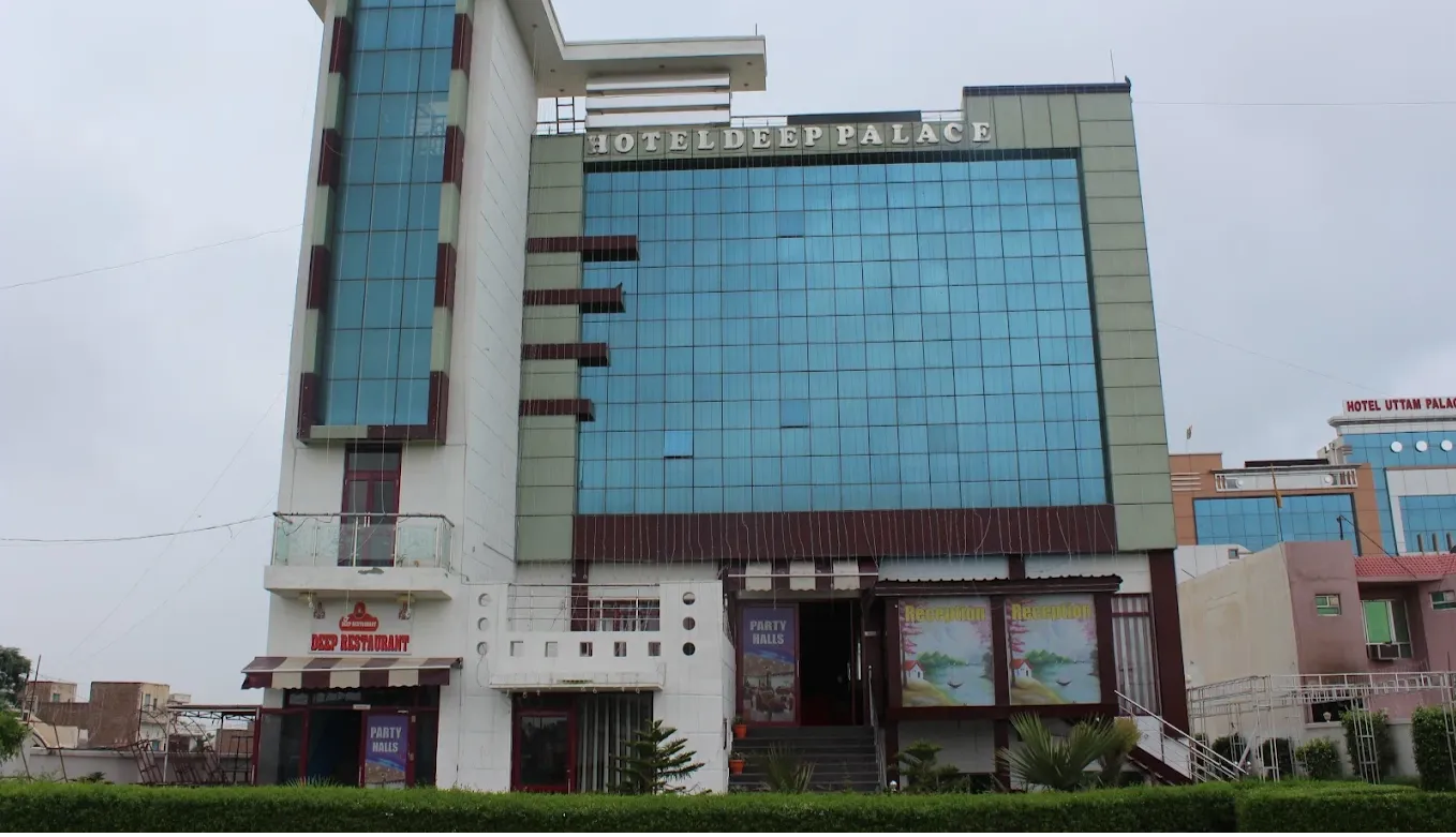 Hotel Deep Palace